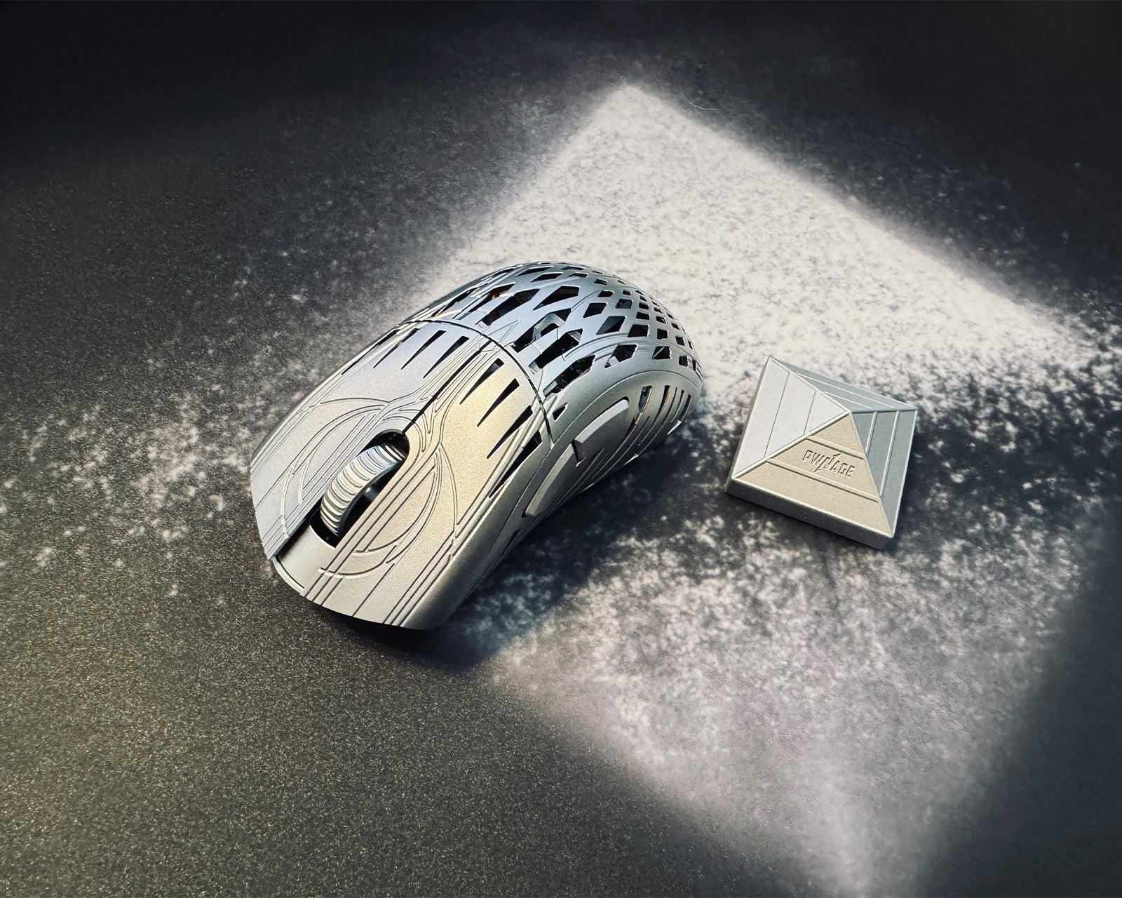 Pwnage Stormbreaker Magnesium Wireless Gaming Mouse - Platinum