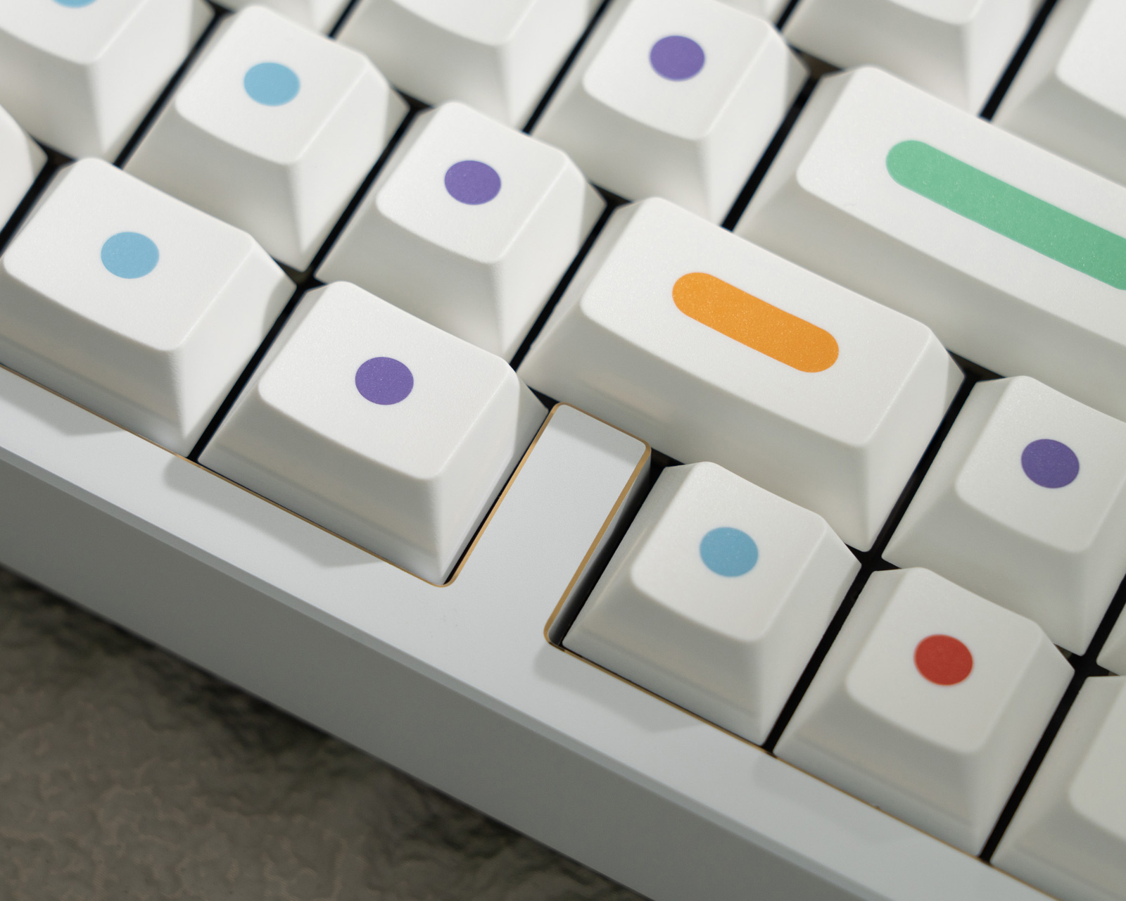 Wuque Studio Zoom65 No Tail Light Edition - E-White - MaxGaming.com