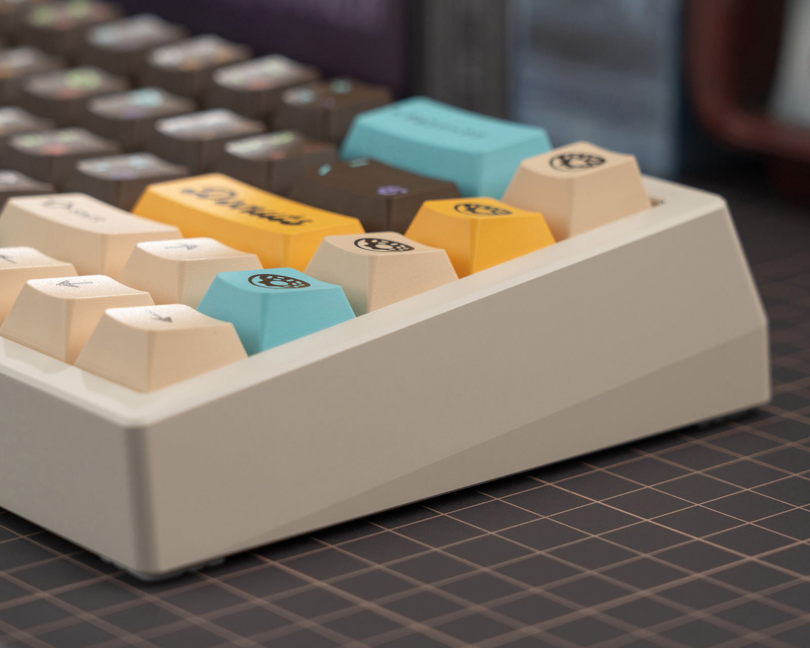 Wuque Studio Zoom65 No Tail Light Edition - Milk Tea - MaxGaming.com
