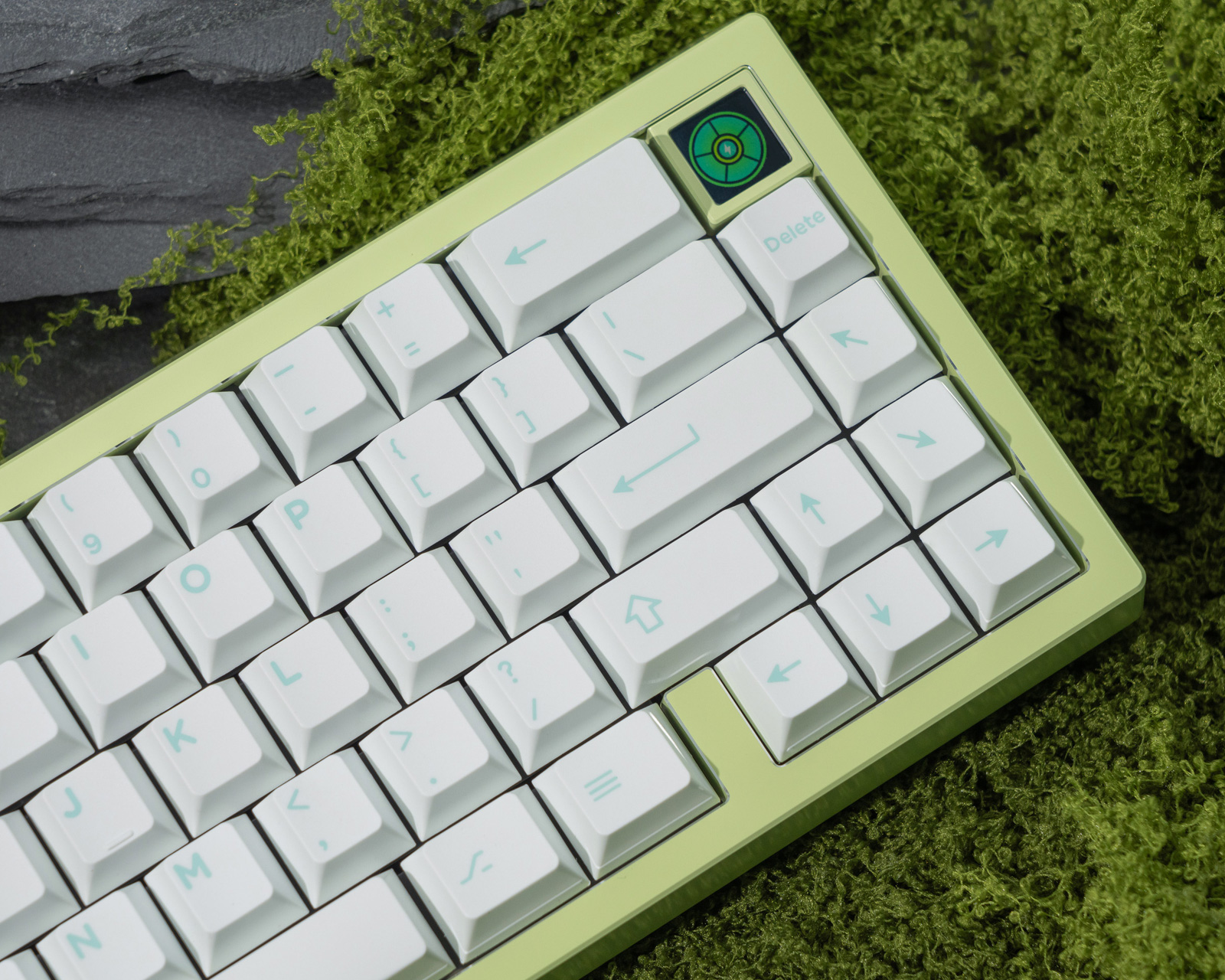 Wuque Studio Zoom65 No Tail Light Edition - Milk Green - MaxGaming.com
