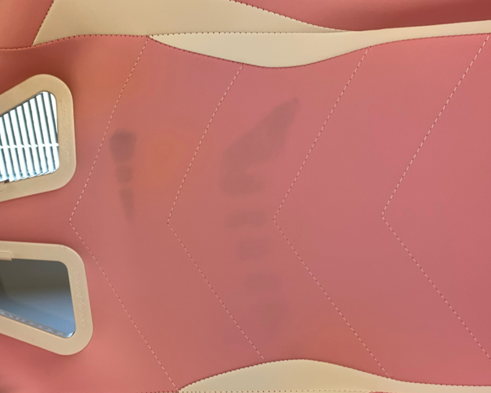 DXRacer FORMULA L Pink & White PVC Leather (Discolored) (DEMO)